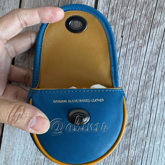 NWT Coach Mini Saddle Leather Turnlock Bag Charm - Picture 3 of 5